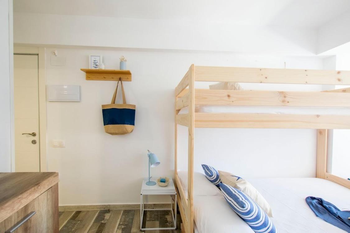 Apartbeach La Brisa Y Frente Playa La Pineda Eksteriør billede